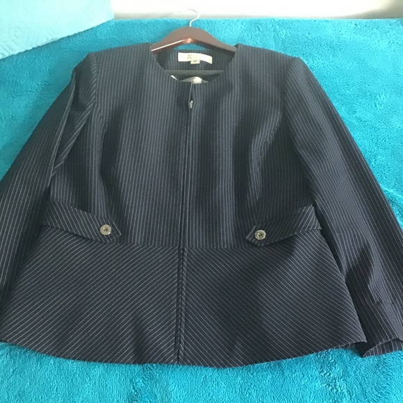 Suit - Picture 1 of 5